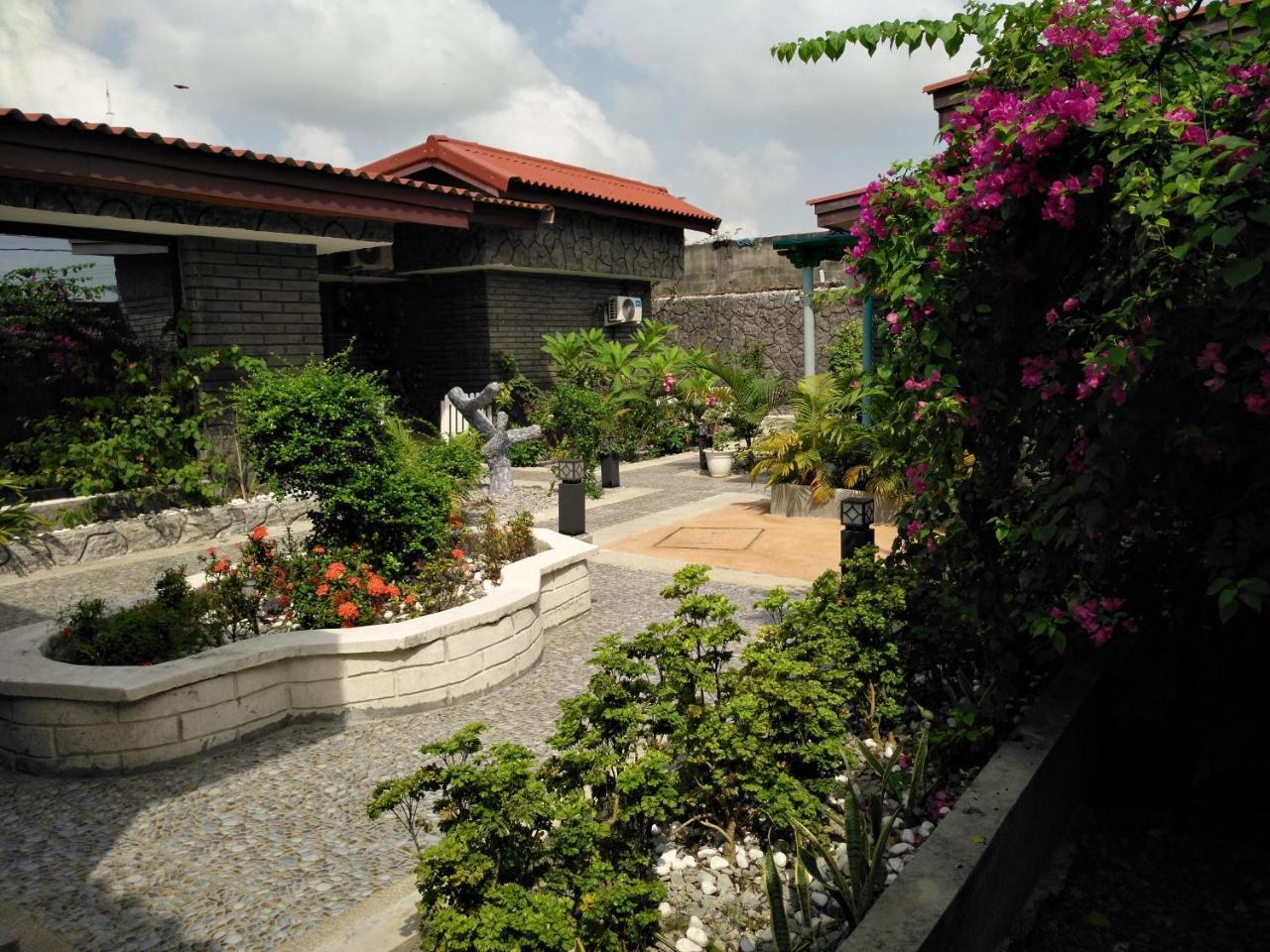 Hôtel des Jardins Abidjan Exterior foto